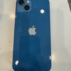 Apple iPhone 13 in Vibrant Blue